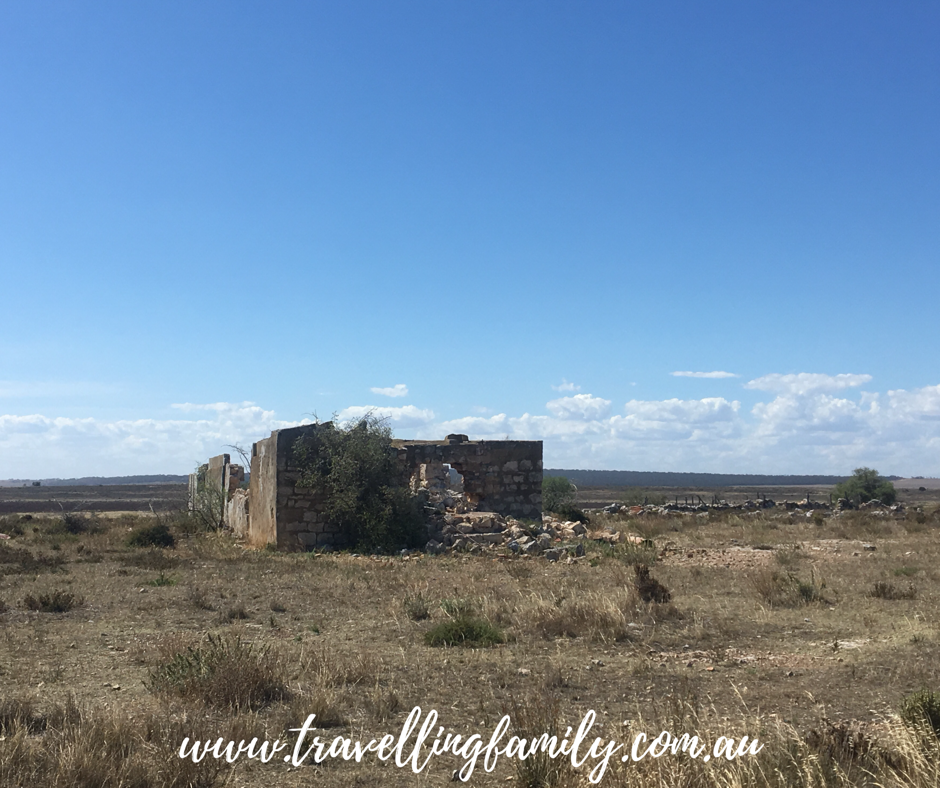 Travelling Family Yalata Homestead Ruins